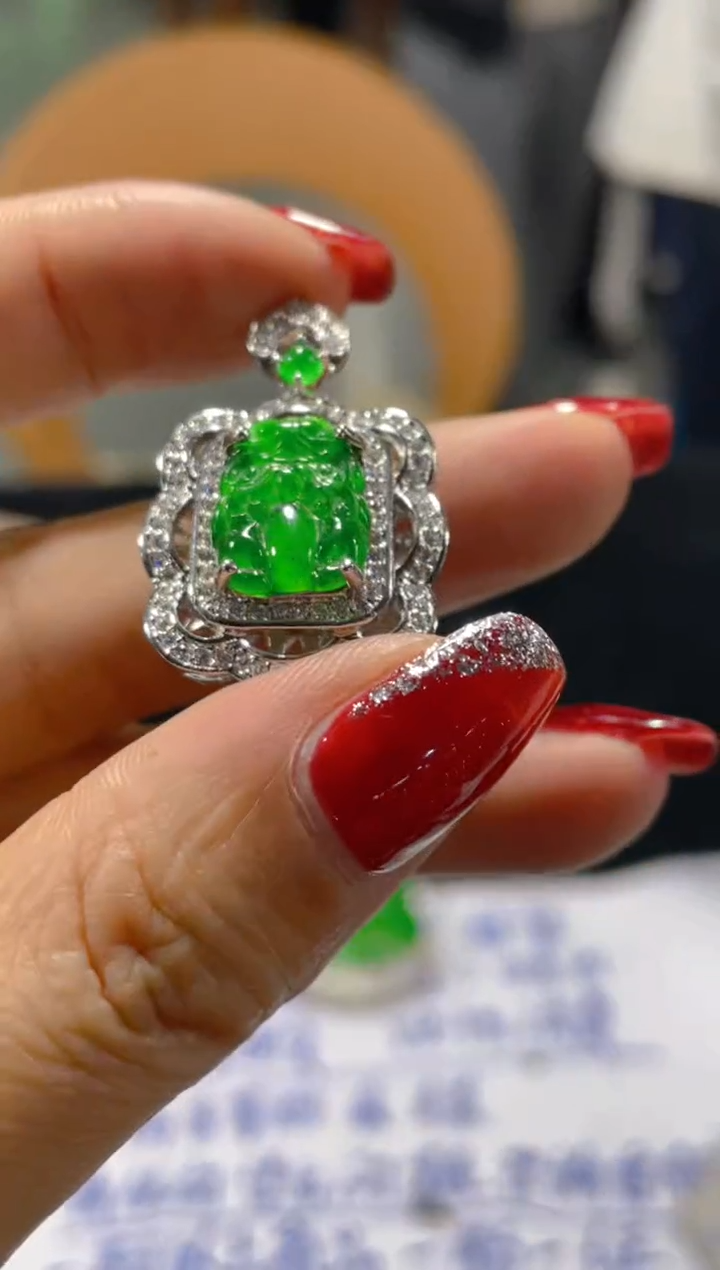 【闪购商品】翡翠颈饰未镶嵌天然A货翡翠多样性发货拍一发一