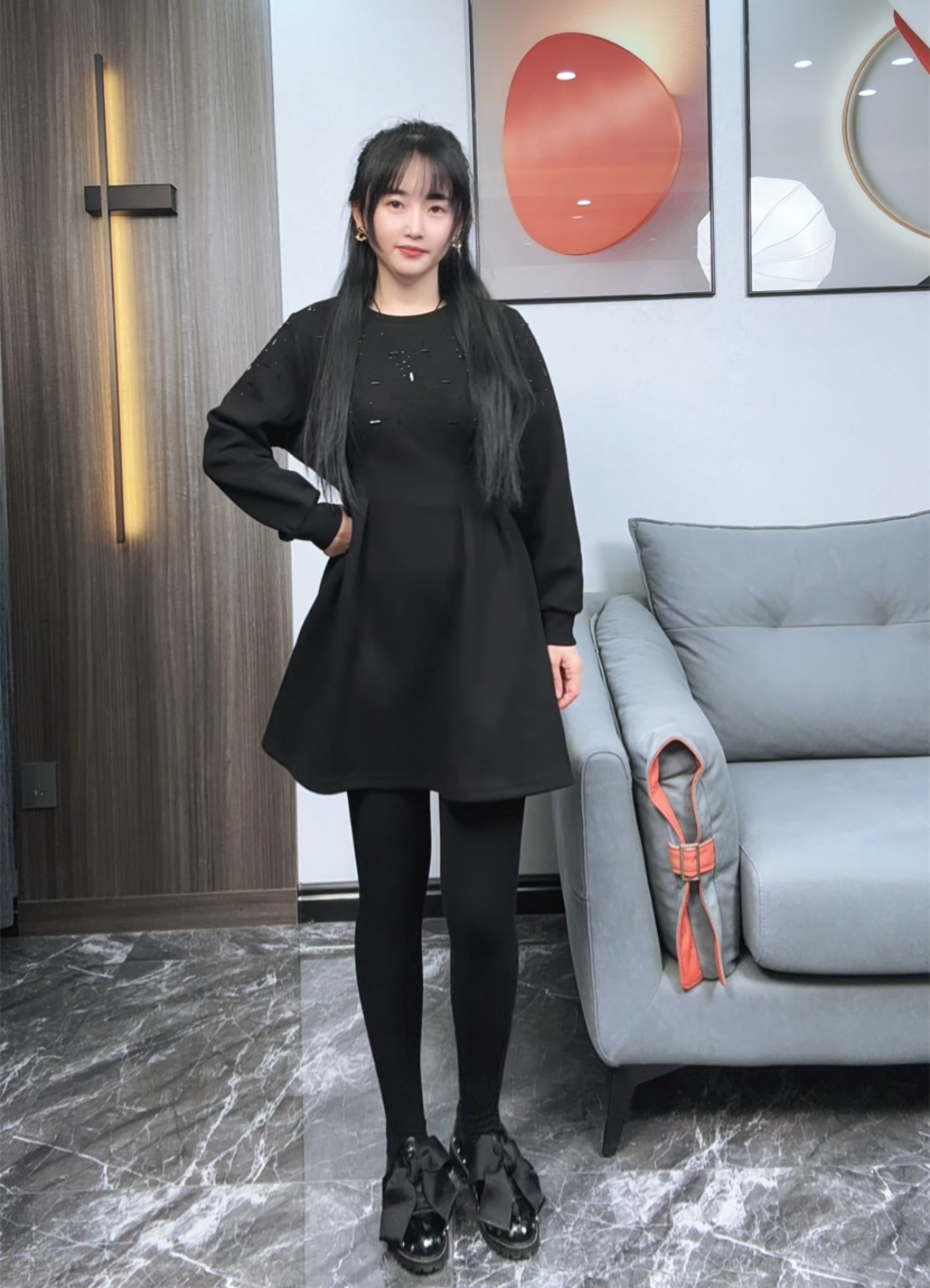 2026春季新款重工设计满天星连衣裙女长袖圆领气质收腰遮肉显瘦裙