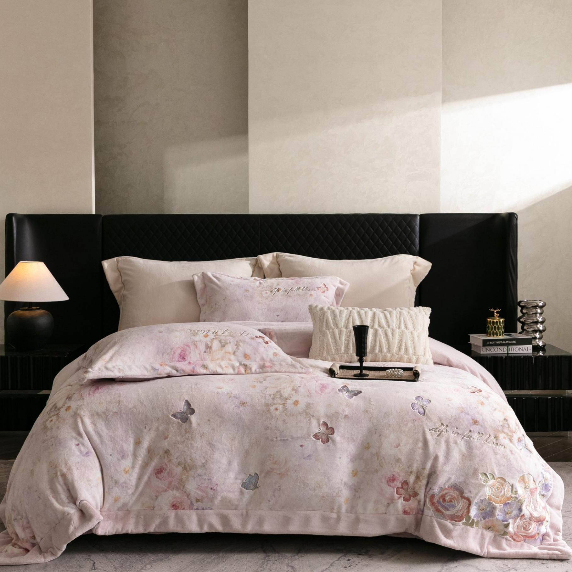 【沐梵家居】A类265克超细旦云绒高克重全消光雕花刺绣床品幻海浮蕊