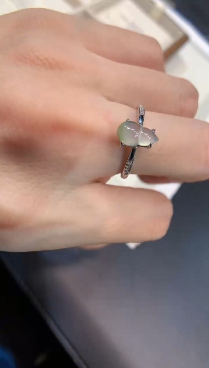 颈饰银S925镶嵌翡翠戒指