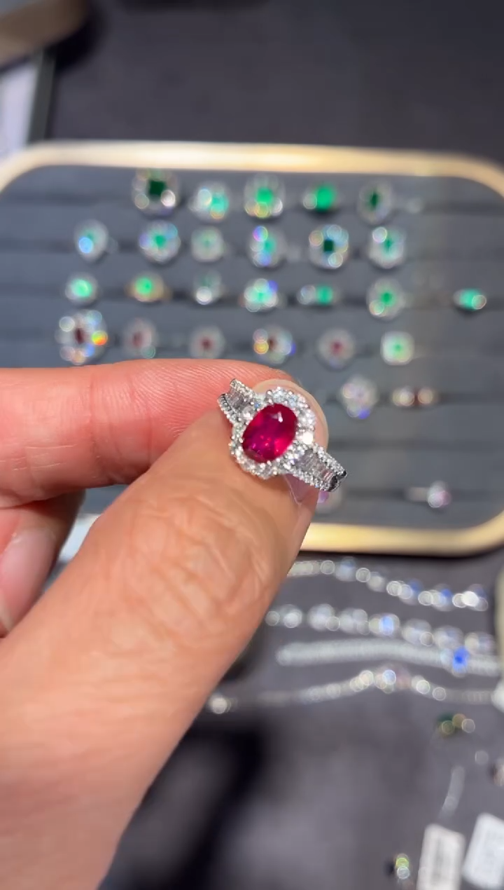 18K金镶嵌戒指红宝石【闪购】1.0ct/同步展会价/无烧鸽血红