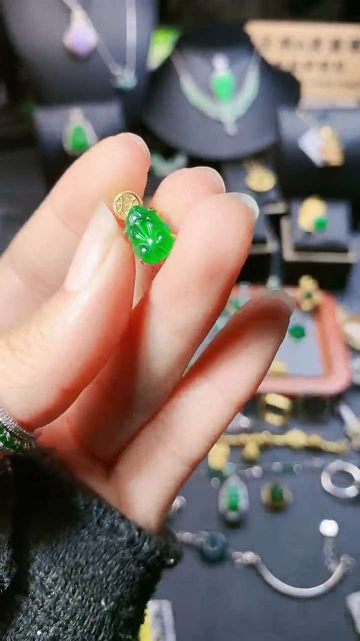 【闪购商品】翡翠吊坠(不含链)银S925镶嵌小提留