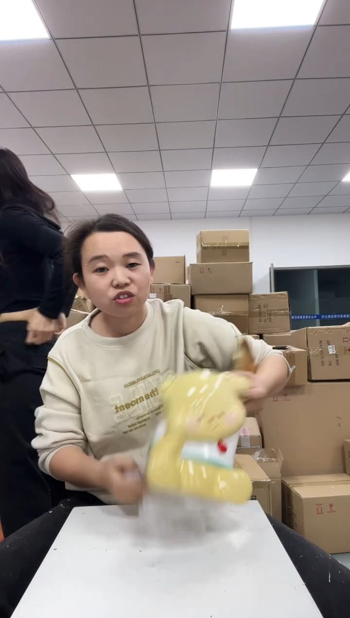 树脂奶油小熊纸巾盒