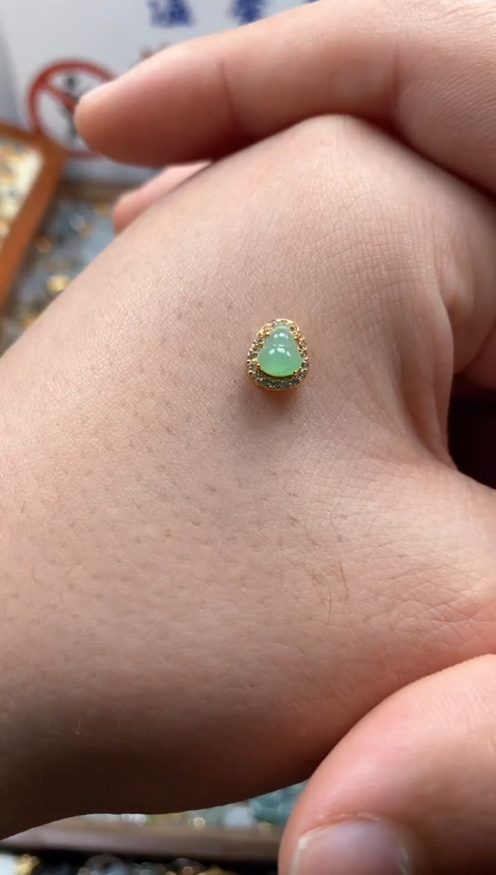 【闪购商品】翡翠颈饰未镶嵌哥哥