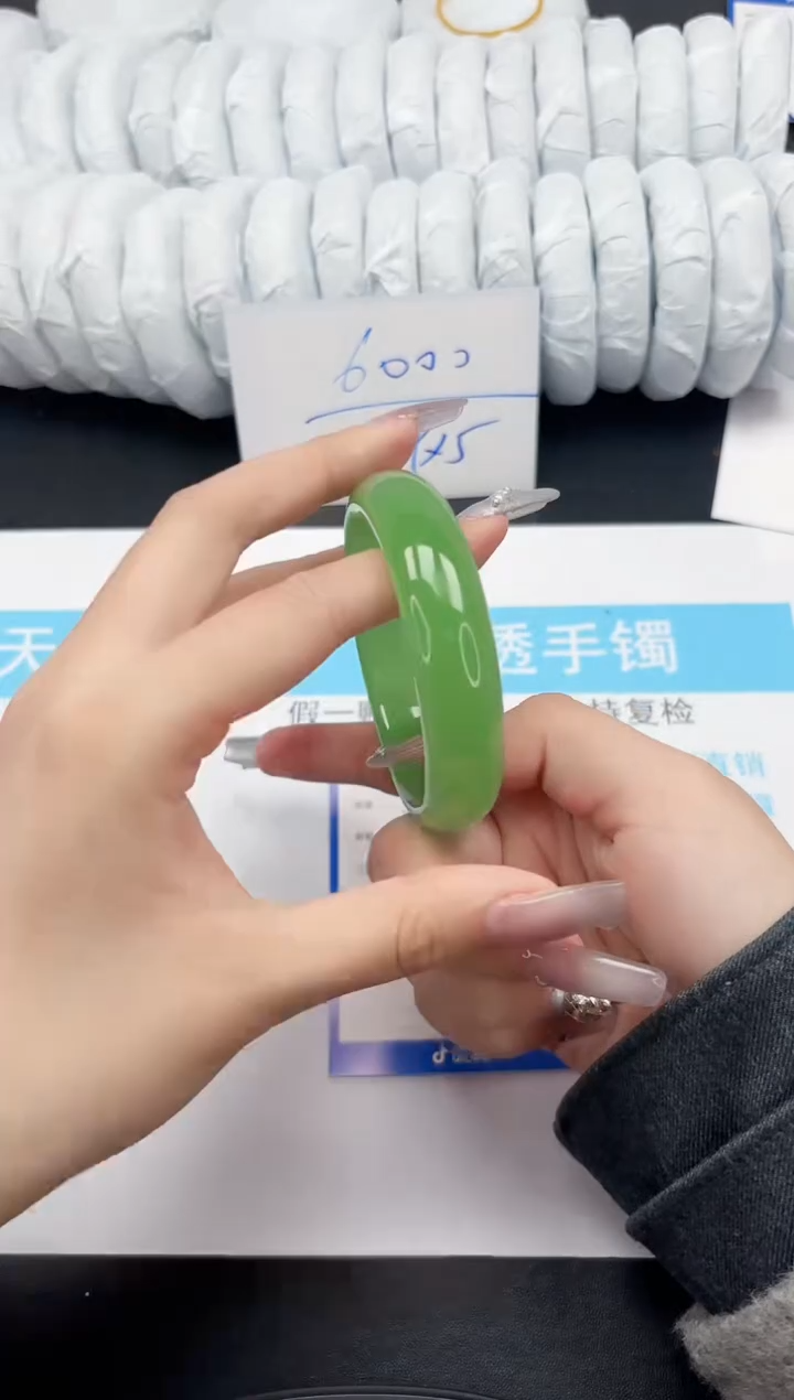 【闪购商品】石英质玉手镯未镶嵌80-57.3