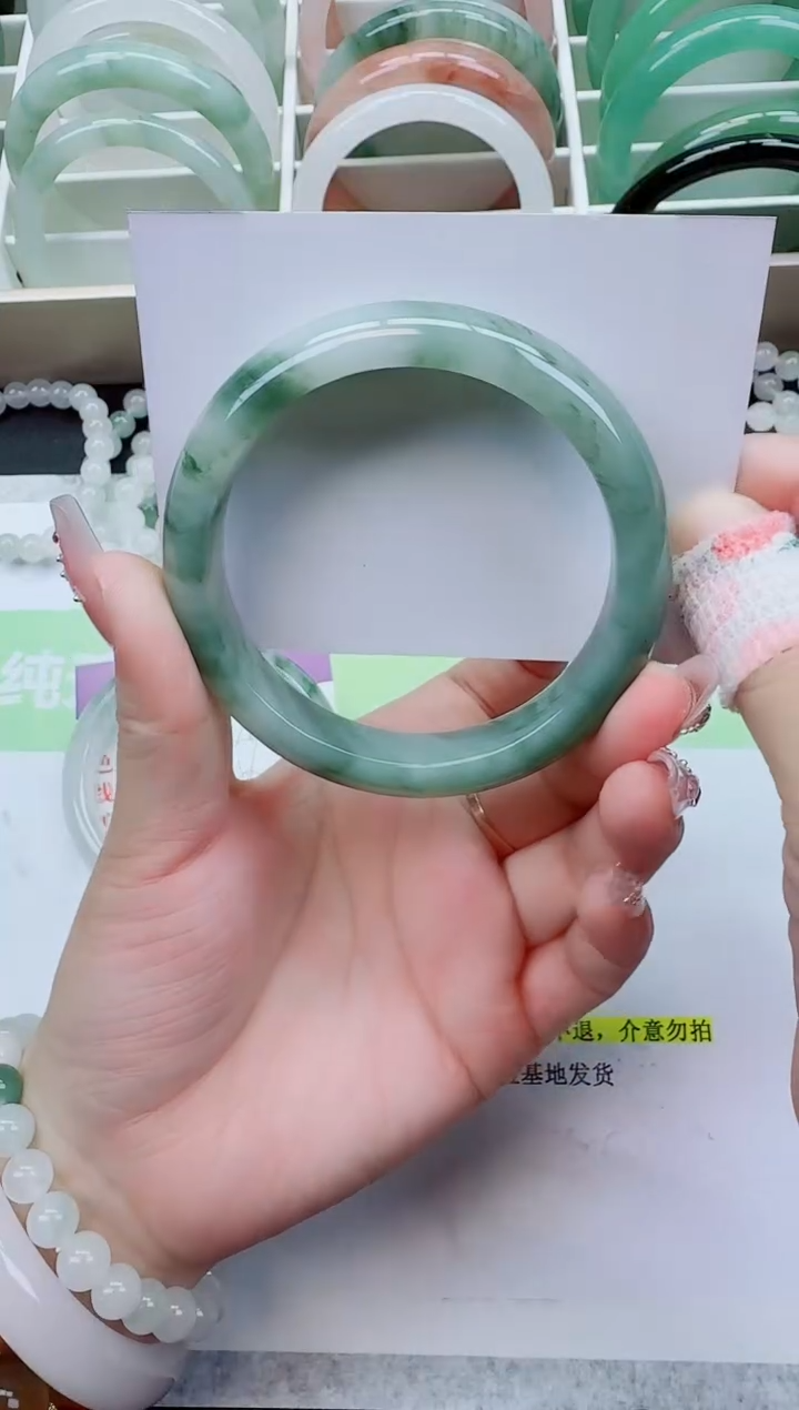 【闪购商品】石英质玉手镯未镶嵌186/60圈