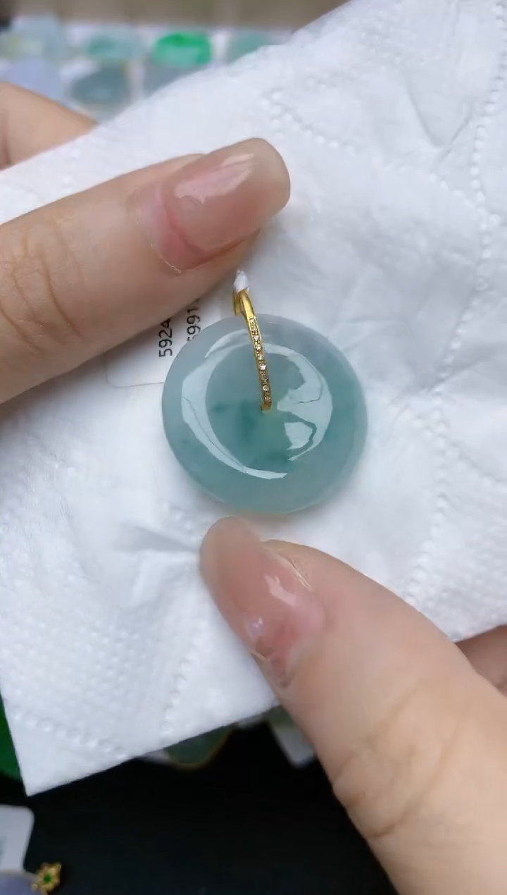 翡翠18K金镶嵌颈饰天然缅甸A货翡翠