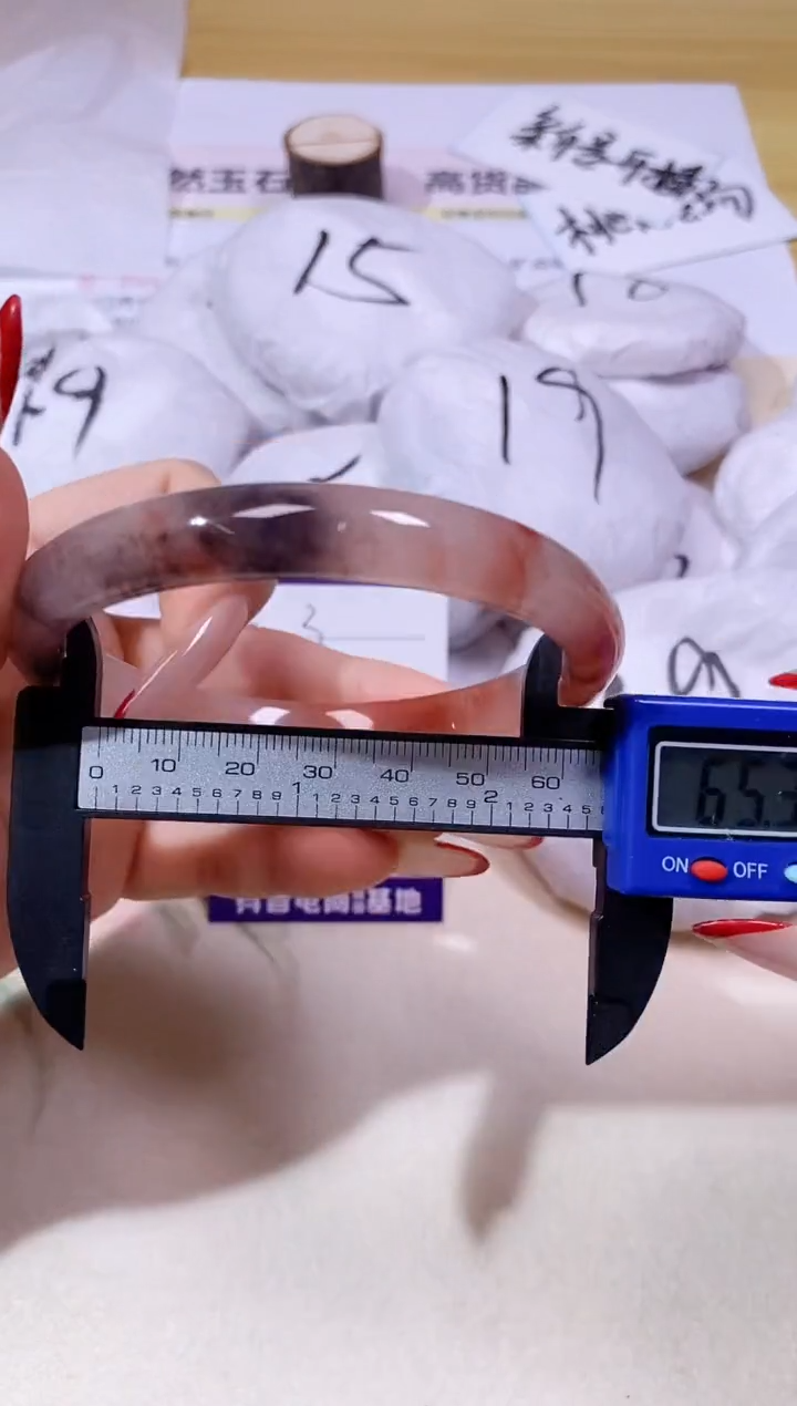 【闪购商品】石英质玉手镯未镶嵌3/65.3