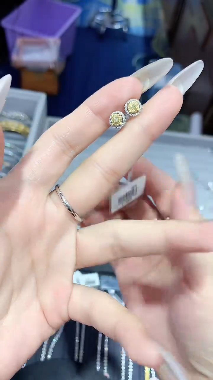 【闪购商品】钻石耳饰18K金镶嵌耳饰