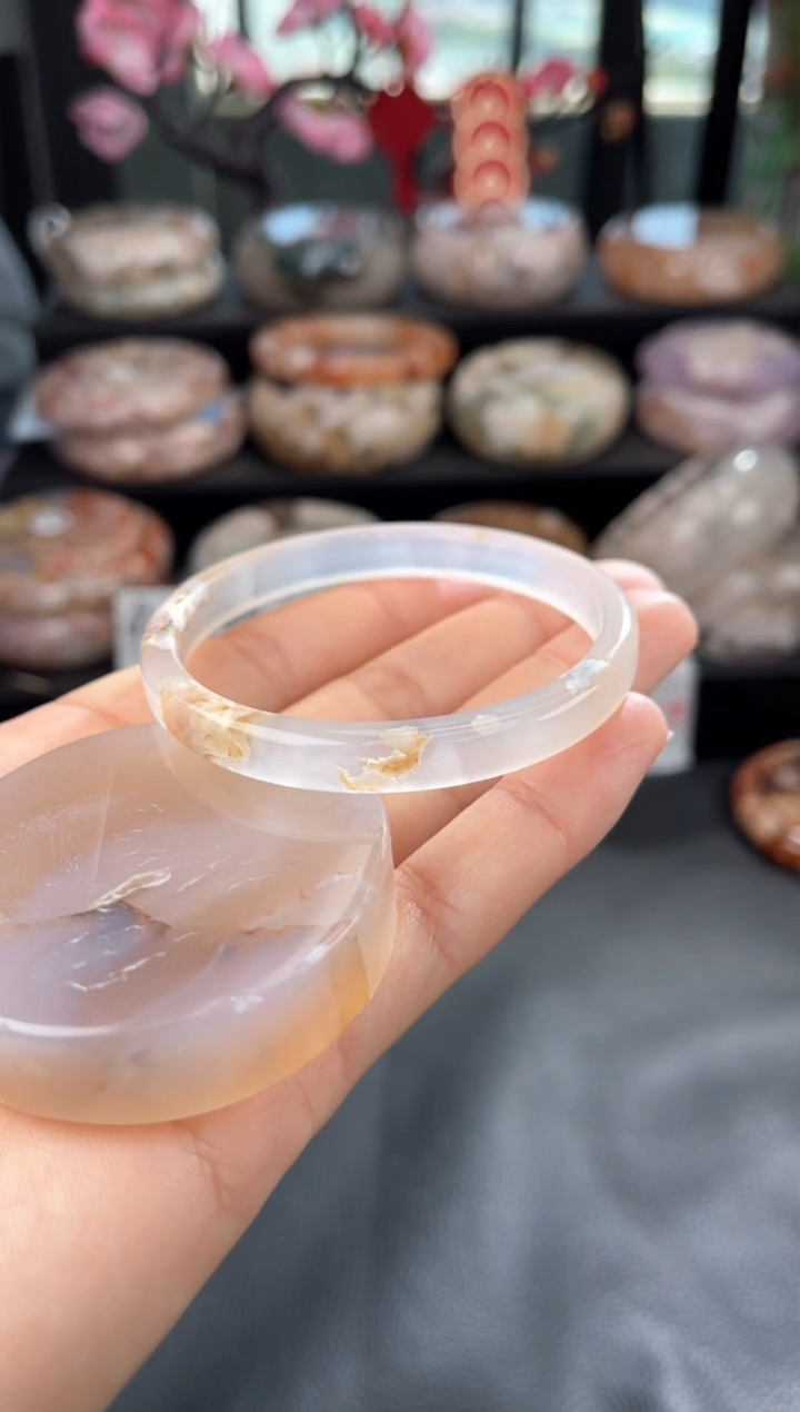 【闪购商品】石英质玉手镯未镶嵌54