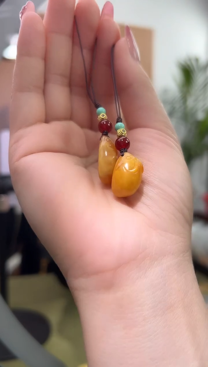 裸石琥珀未镶嵌天然琥珀蜜蜡吊坠多样性发一条