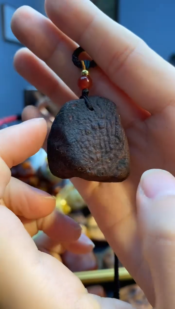 琥珀颈饰未镶嵌吊坠