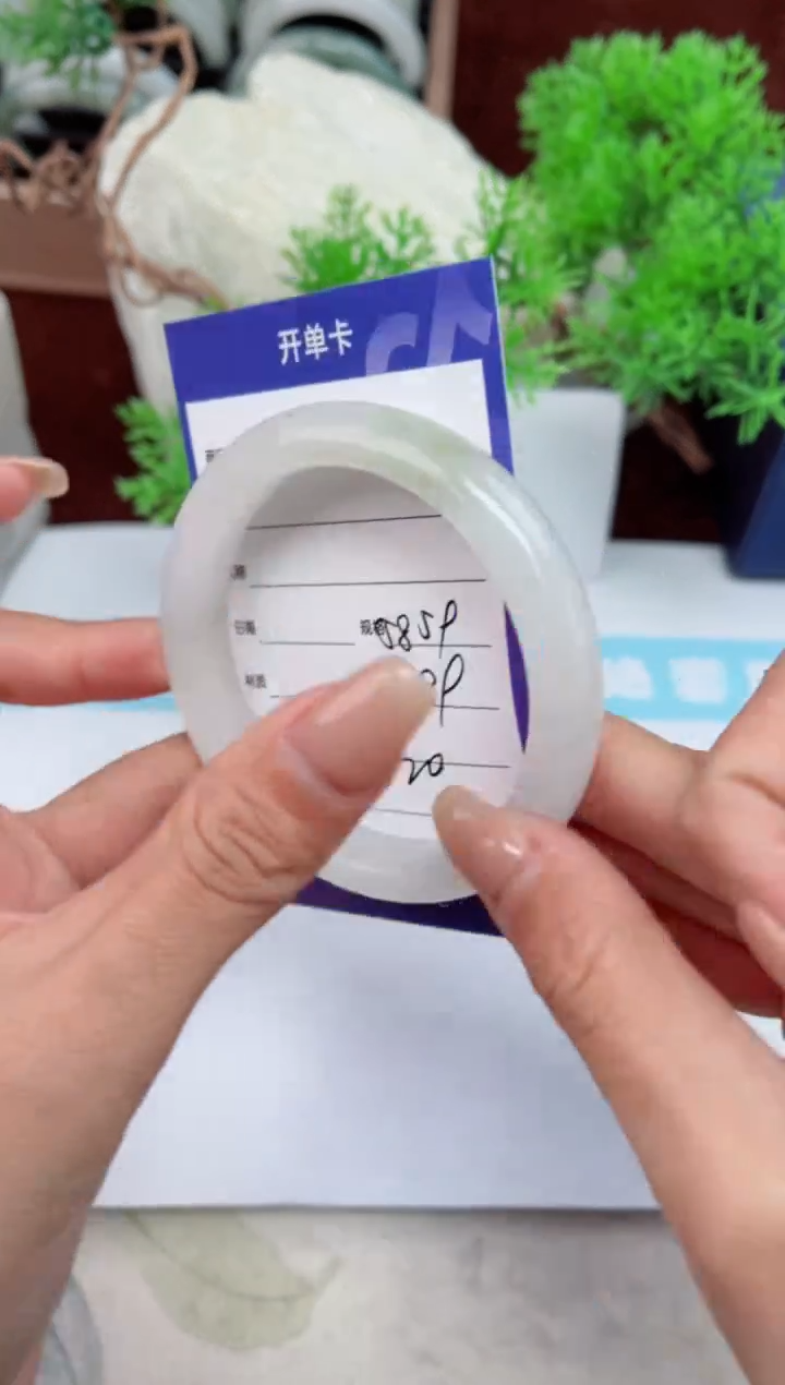 【闪购商品】石英质玉手镯未镶嵌120