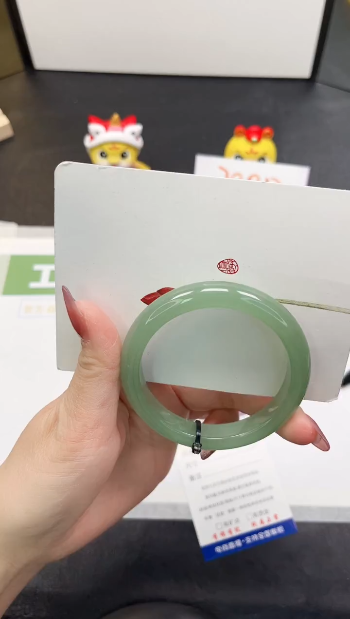 【闪购商品】石英质玉手镯未镶嵌238-56