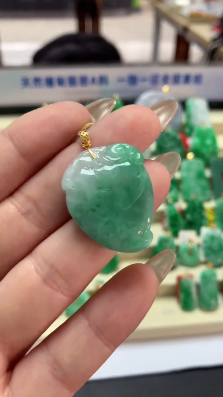 【闪购商品】翡翠吊坠(不含链)18K金镶嵌挂件
