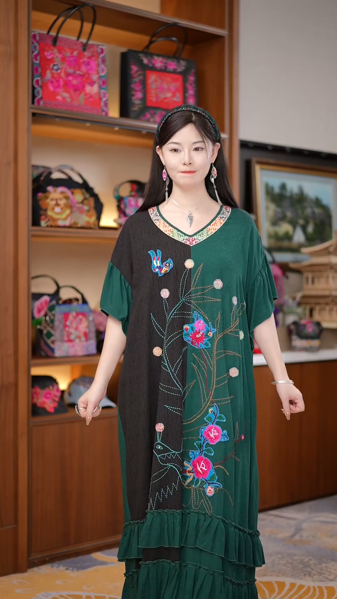 【闪购商品】刺绣黔东南苗族刺绣衣服A9524