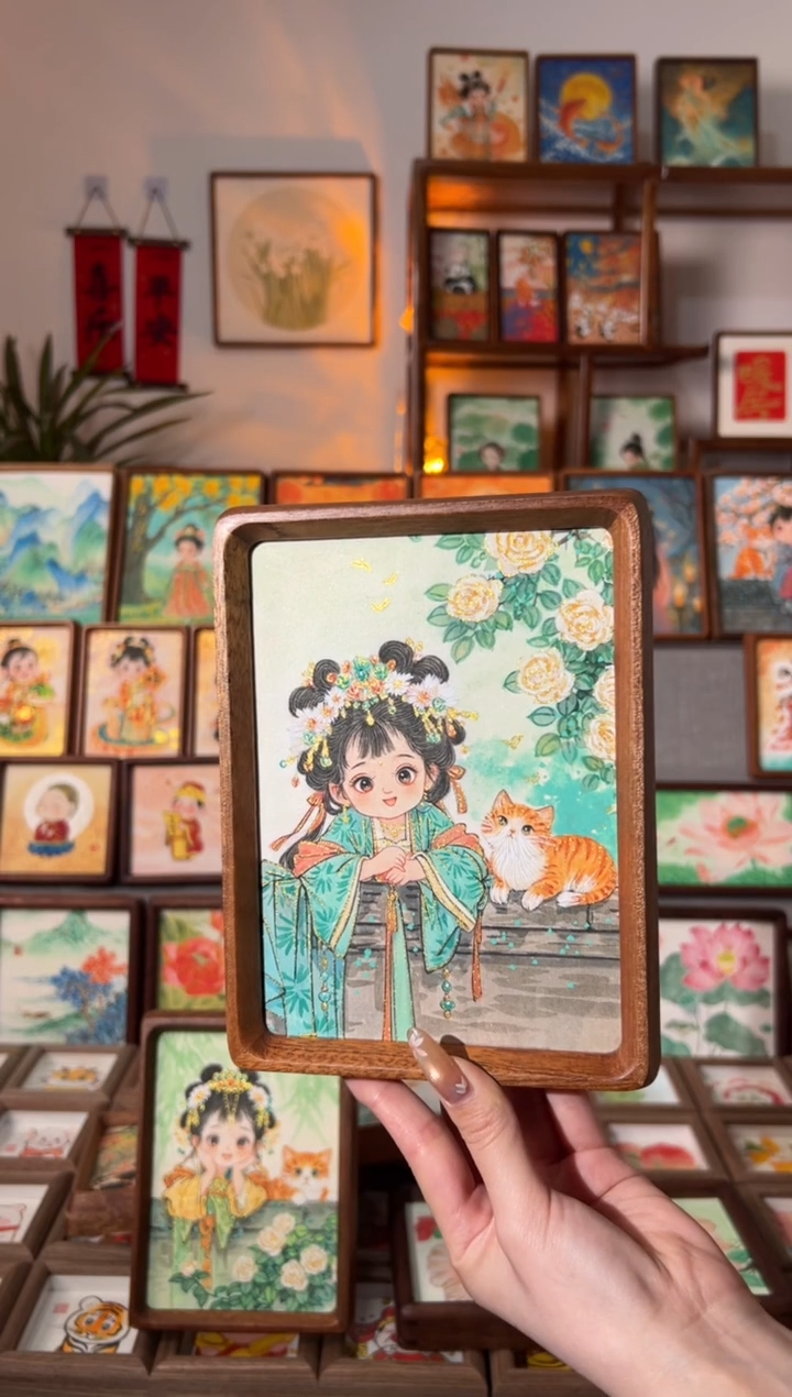 【闪购商品】国画蔷薇女孩 7寸花梨木