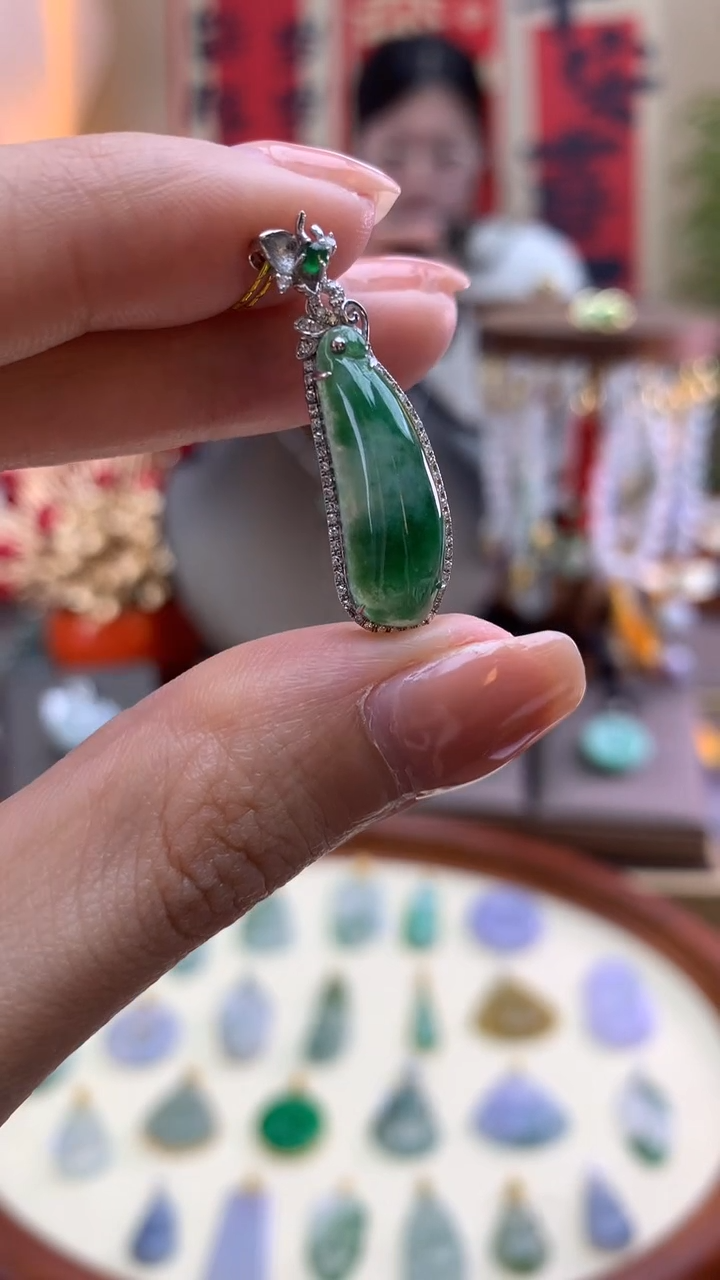 【闪购商品】翡翠颈饰18K金镶嵌福瓜