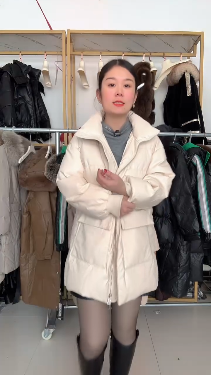简*。125-145可以穿皮羽绒