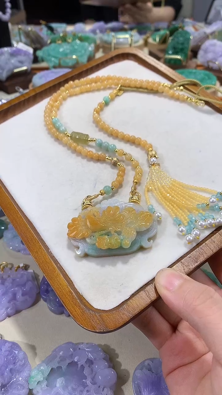 颈饰未镶嵌翡翠吊坠