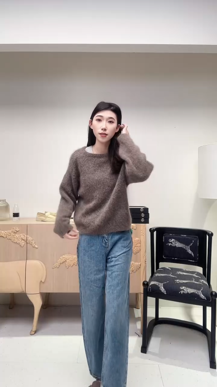 咖色圆领休闲羊毛毛衣