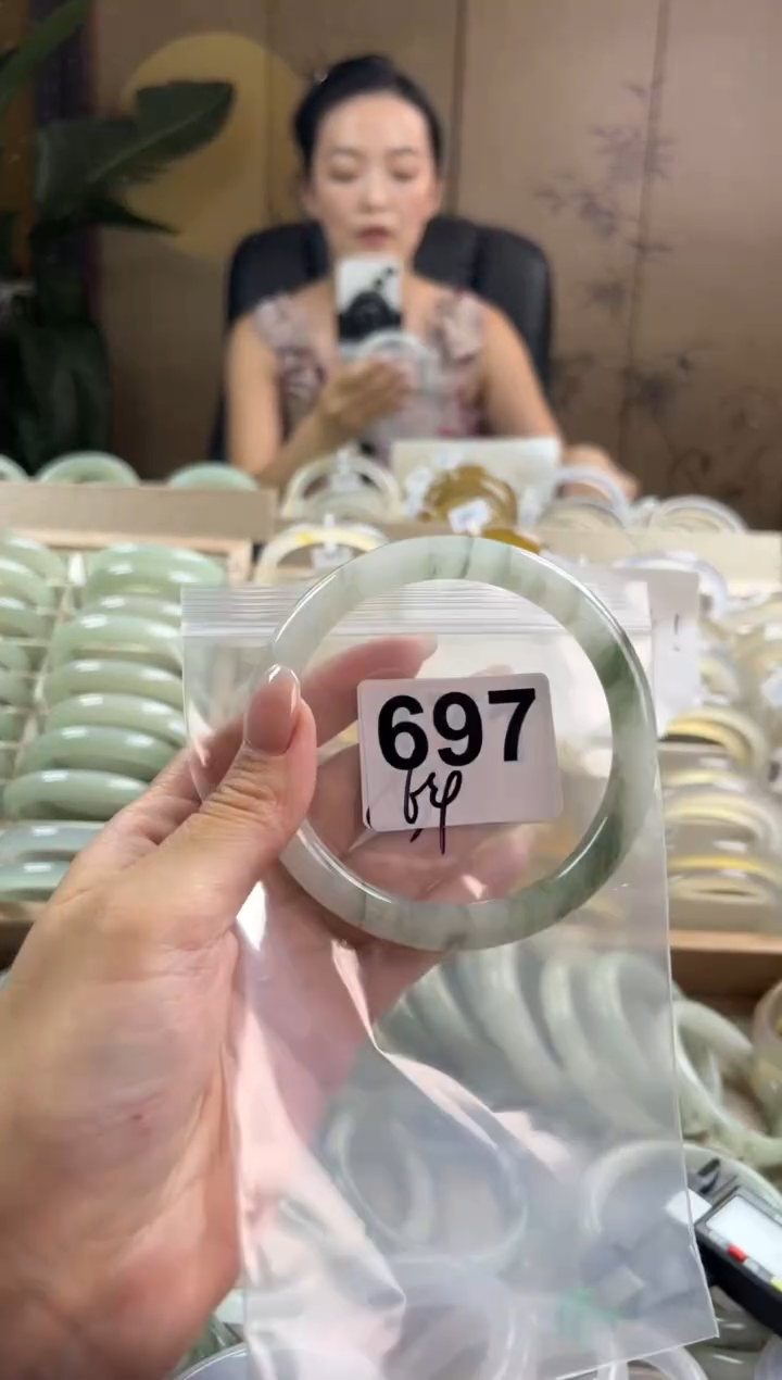 手镯玛瑙/玉髓未镶嵌天山翠默认微抠697