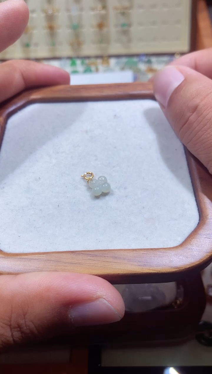 颈饰18K金镶嵌翡翠111111