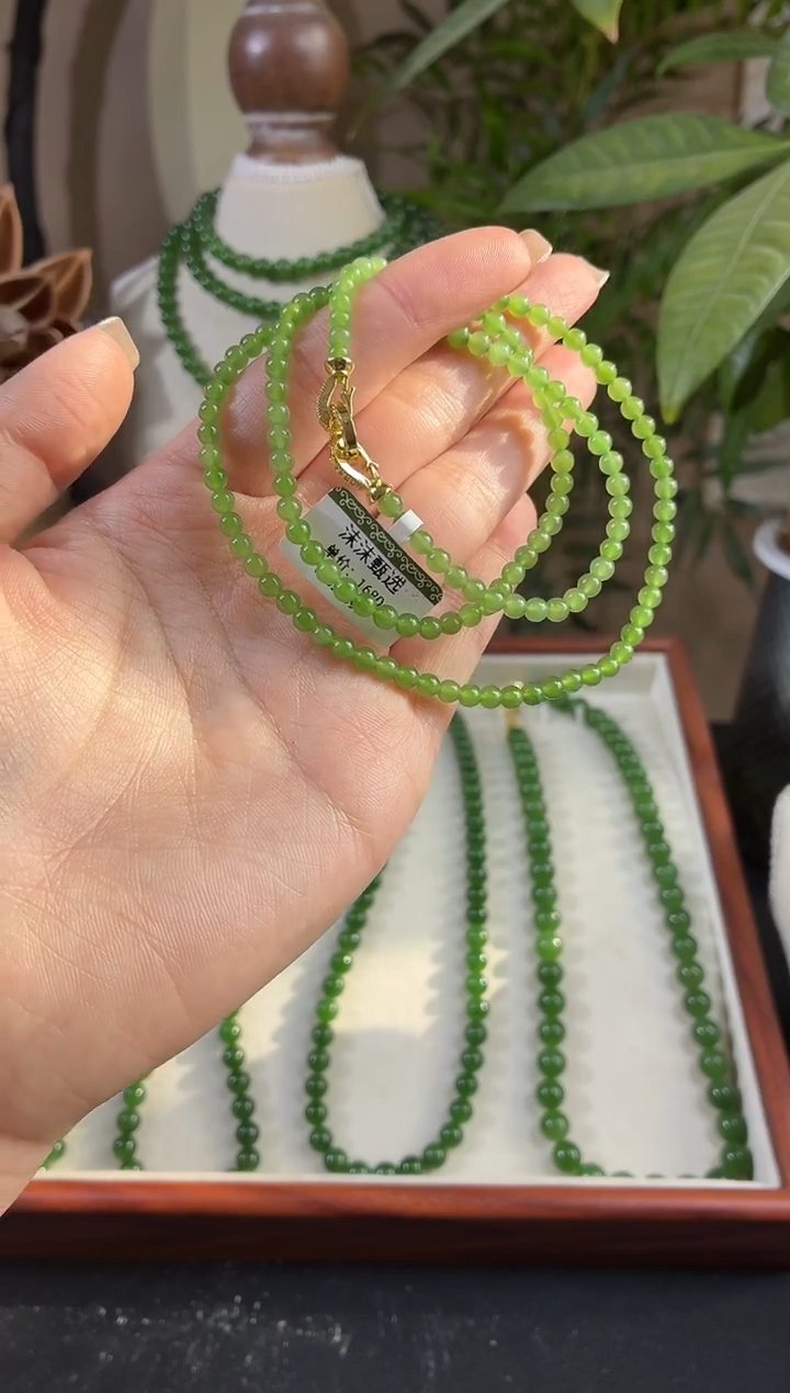 颈饰未镶嵌和田玉（碧玉）4苹果绿无矿毛衣链