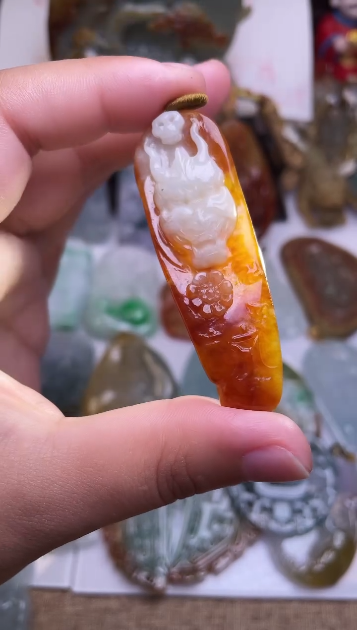 颈饰未镶嵌翡翠龙