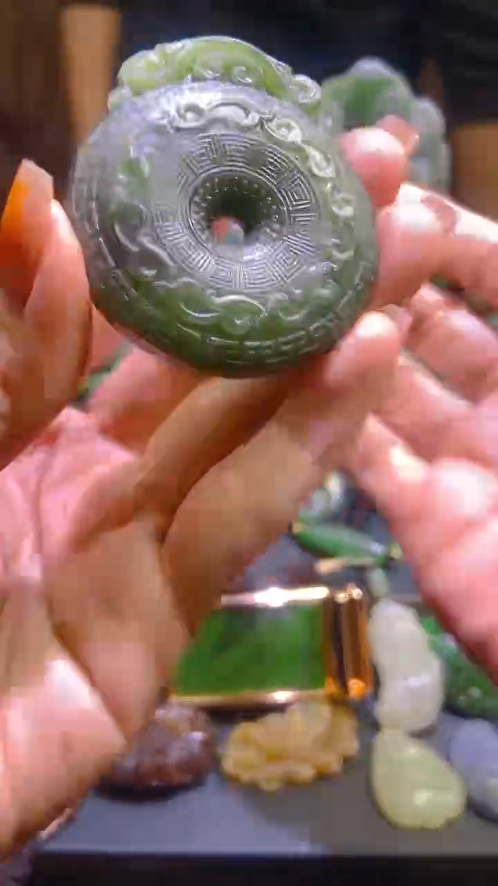 颈饰未镶嵌和田玉人**醒1