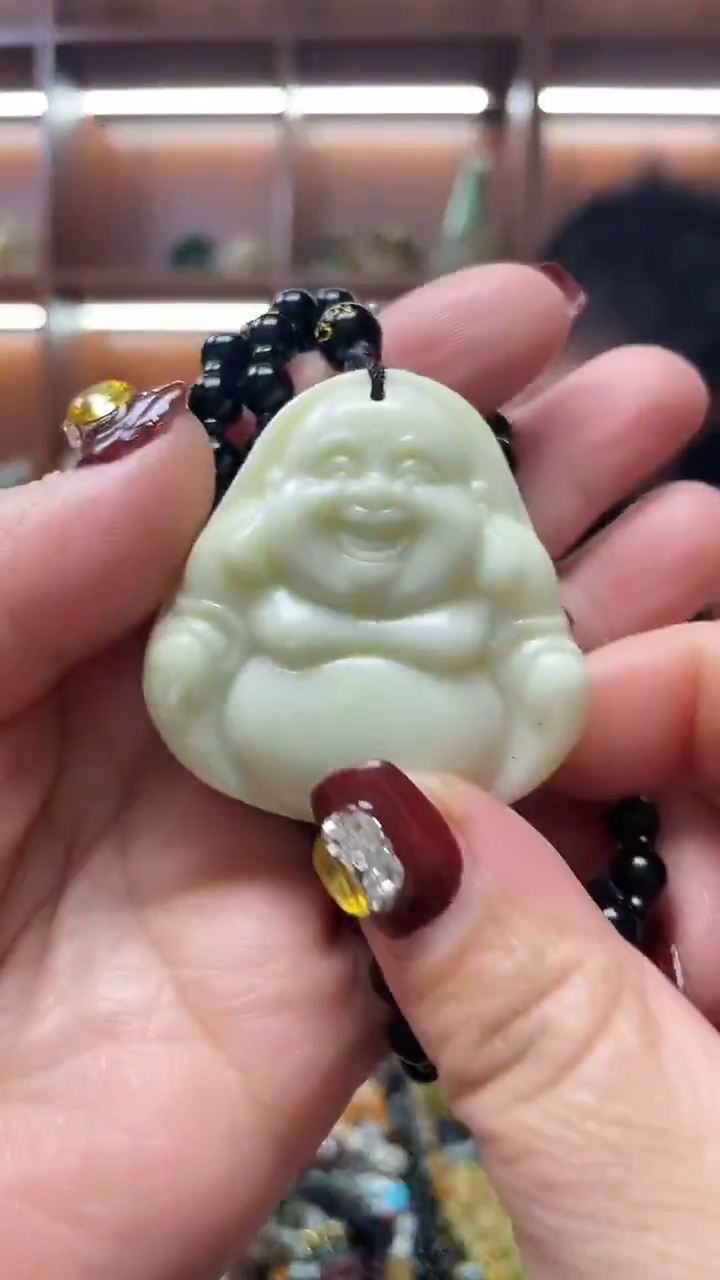 未镶嵌蛇纹石玉吊坠     