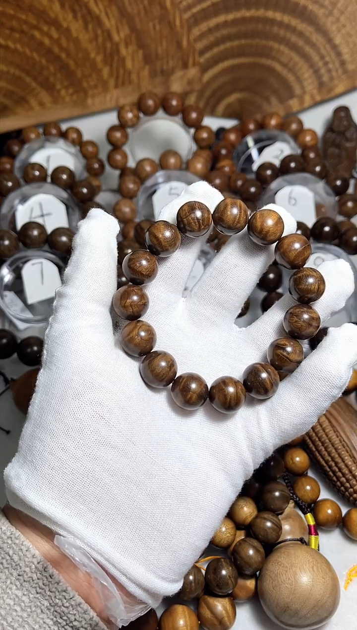 金丝楠金丝楠金丝楠小阴沉闪电1.5手串福利