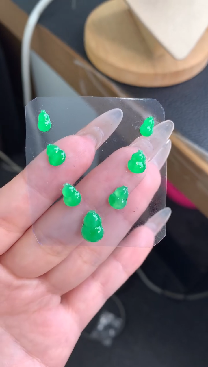 未镶嵌定制翡翠一套葫芦