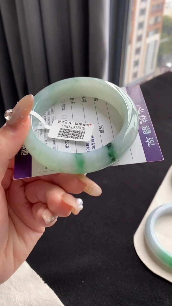 【闪购商品】翡翠手镯未镶嵌57圈飘花~不退不换