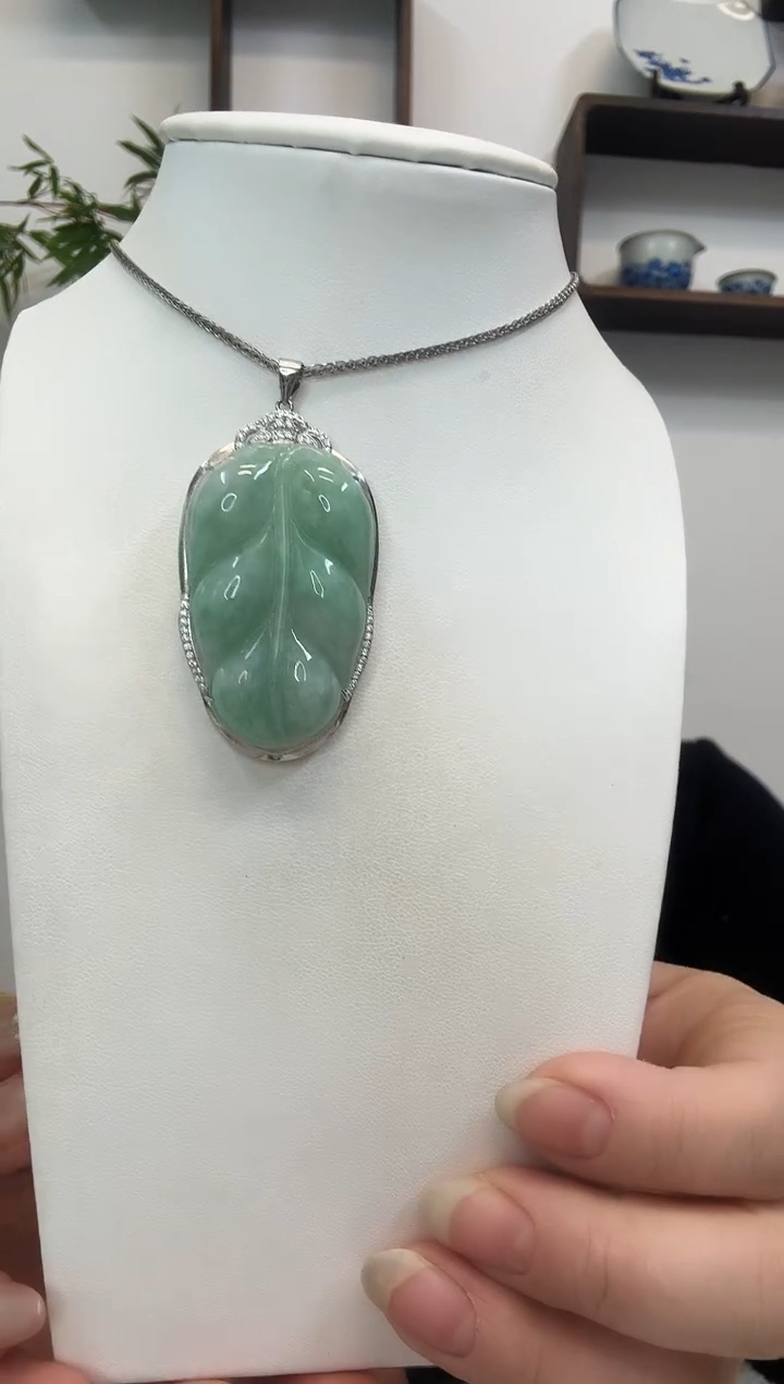 吊坠(赠链)银S925镶嵌翡翠叶子