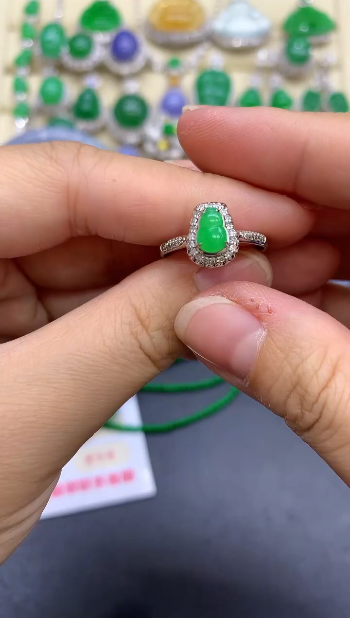 18K金镶嵌戒指翡翠220-中国好珍宝