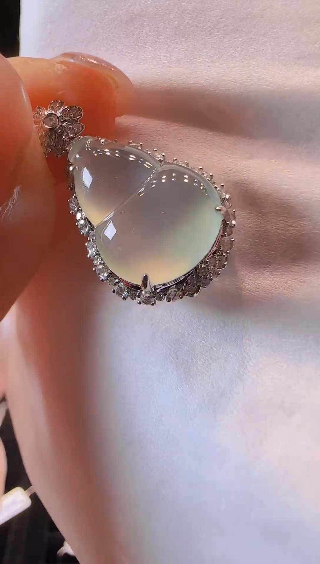 【闪购商品】翡翠吊坠(不含链)18K金镶嵌白冰翡翠葫芦