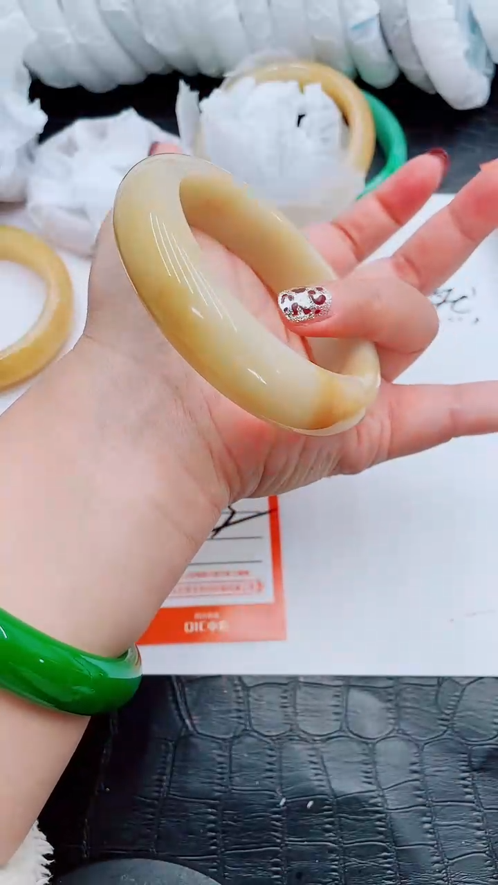 【闪购商品】石英质玉手镯未镶嵌S165-62-63