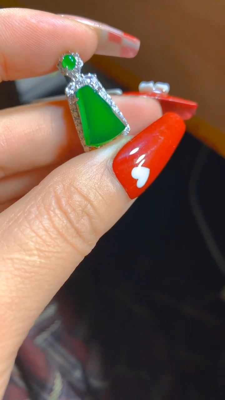 【闪购商品】翡翠吊坠(赠链)未镶嵌0582035675多样性发一