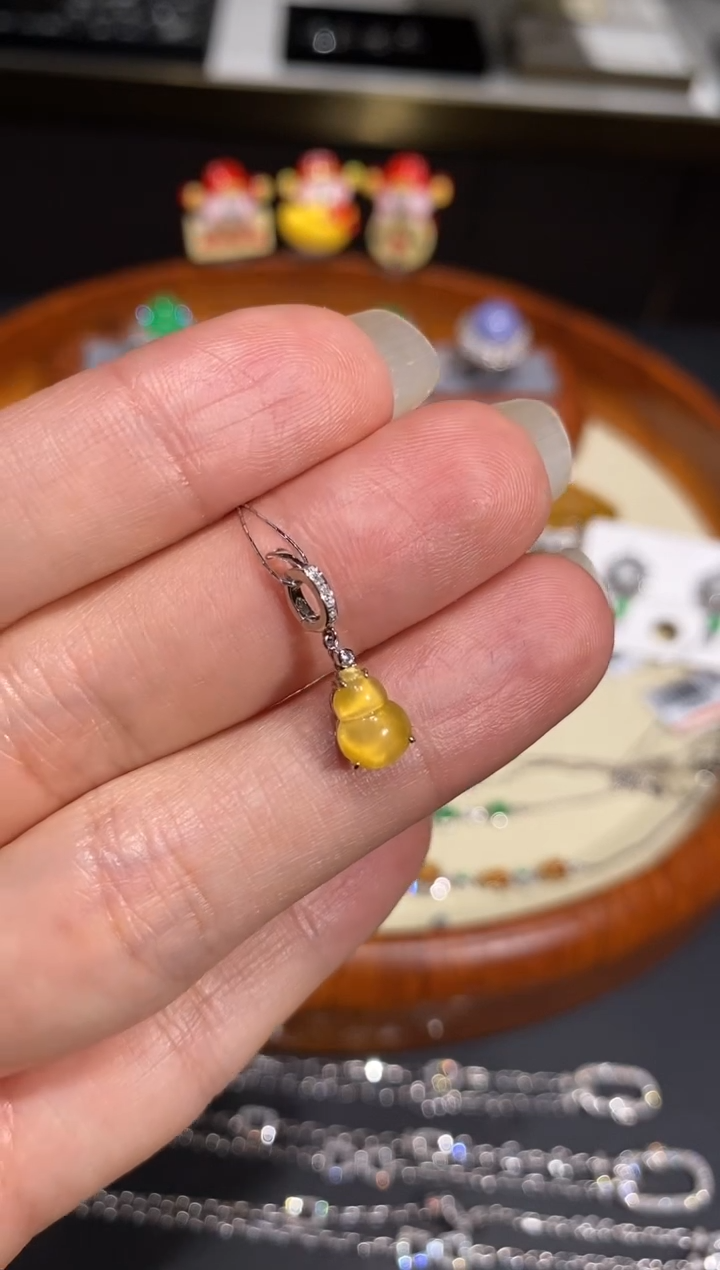 【闪购商品】翡翠颈饰18K金镶嵌吊坠