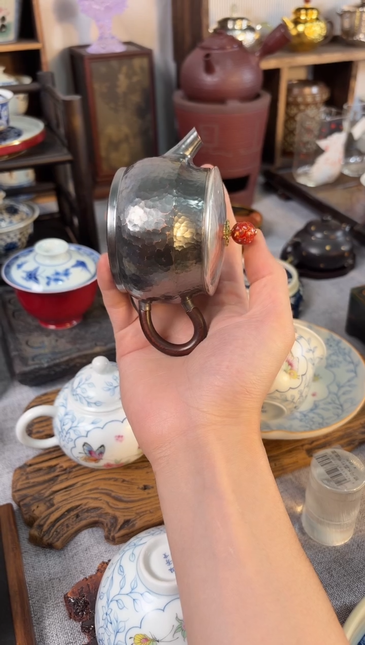 波光粼粼黑茶壶汉瓦壶