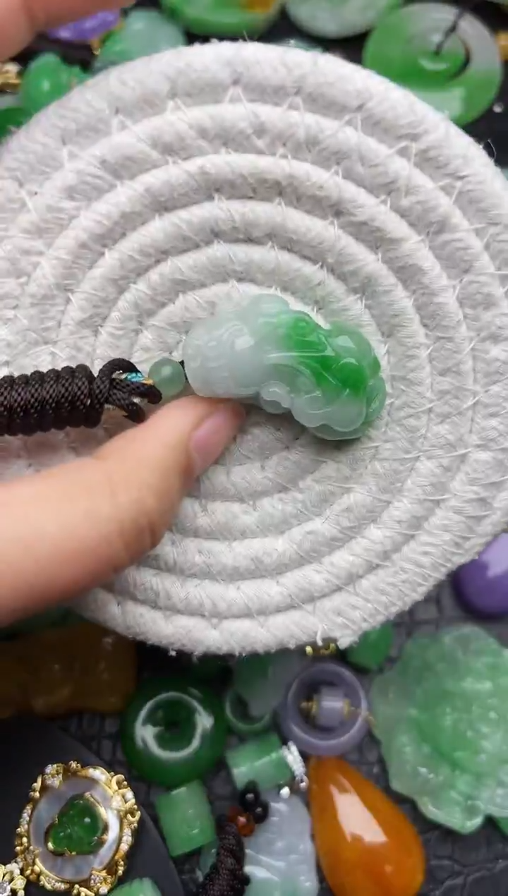 颈饰未镶嵌翡翠缅甸翡翠吊坠