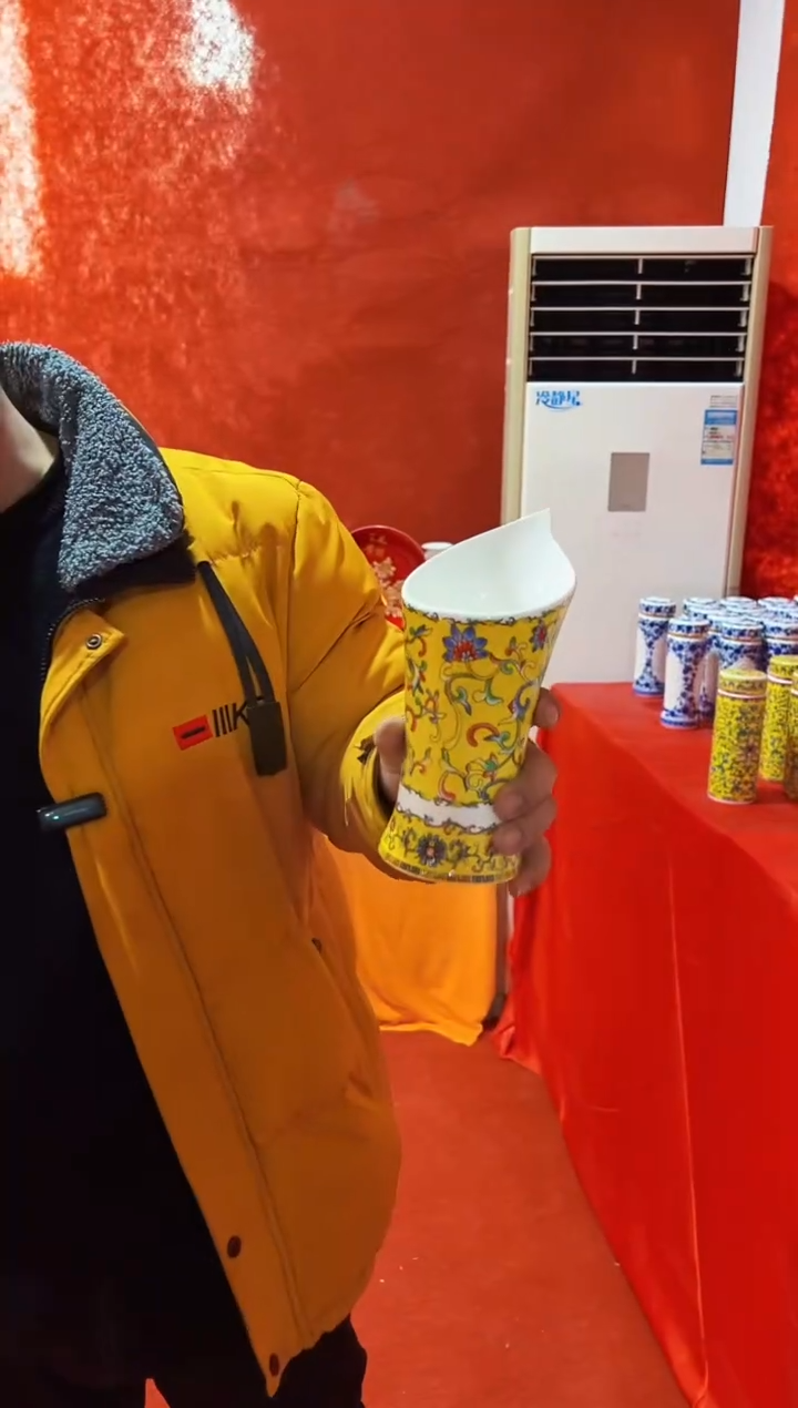 无景德镇珐琅彩黄色满花筷子筒