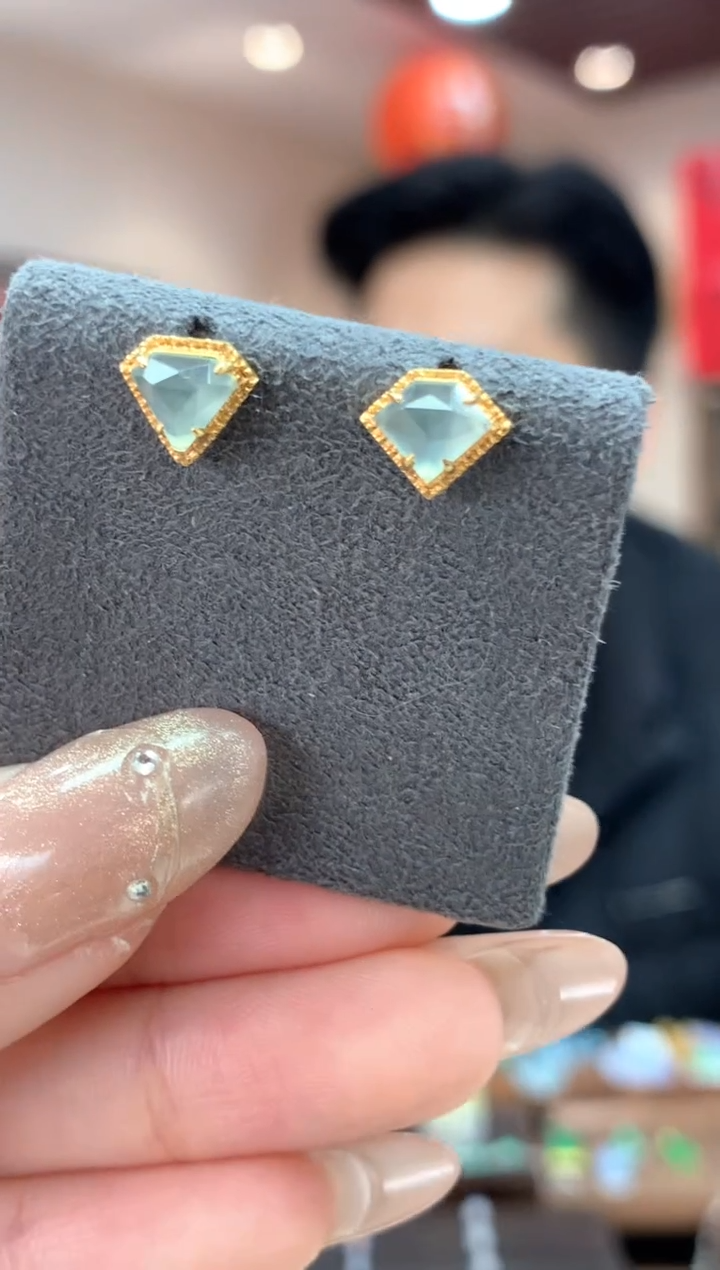 【闪购商品】翡翠耳饰18K金镶嵌耳钉