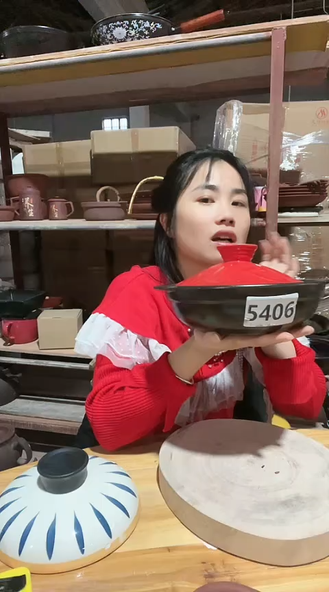 陶瑕疵黑色浅煲带盖不圆5406