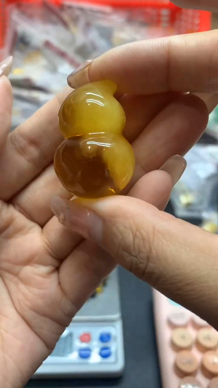 未镶嵌琥珀珠宝奇石100