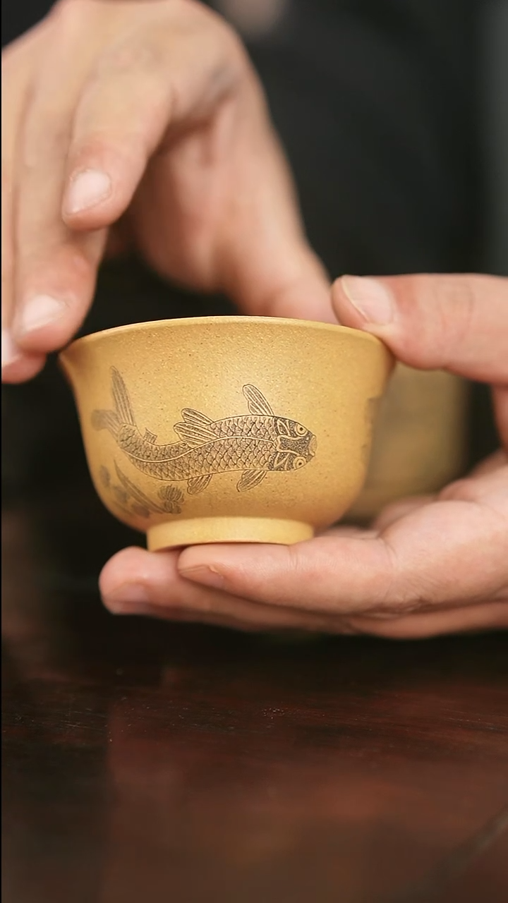 茶杯紫砂亦如刻绘鱼藻主人杯1