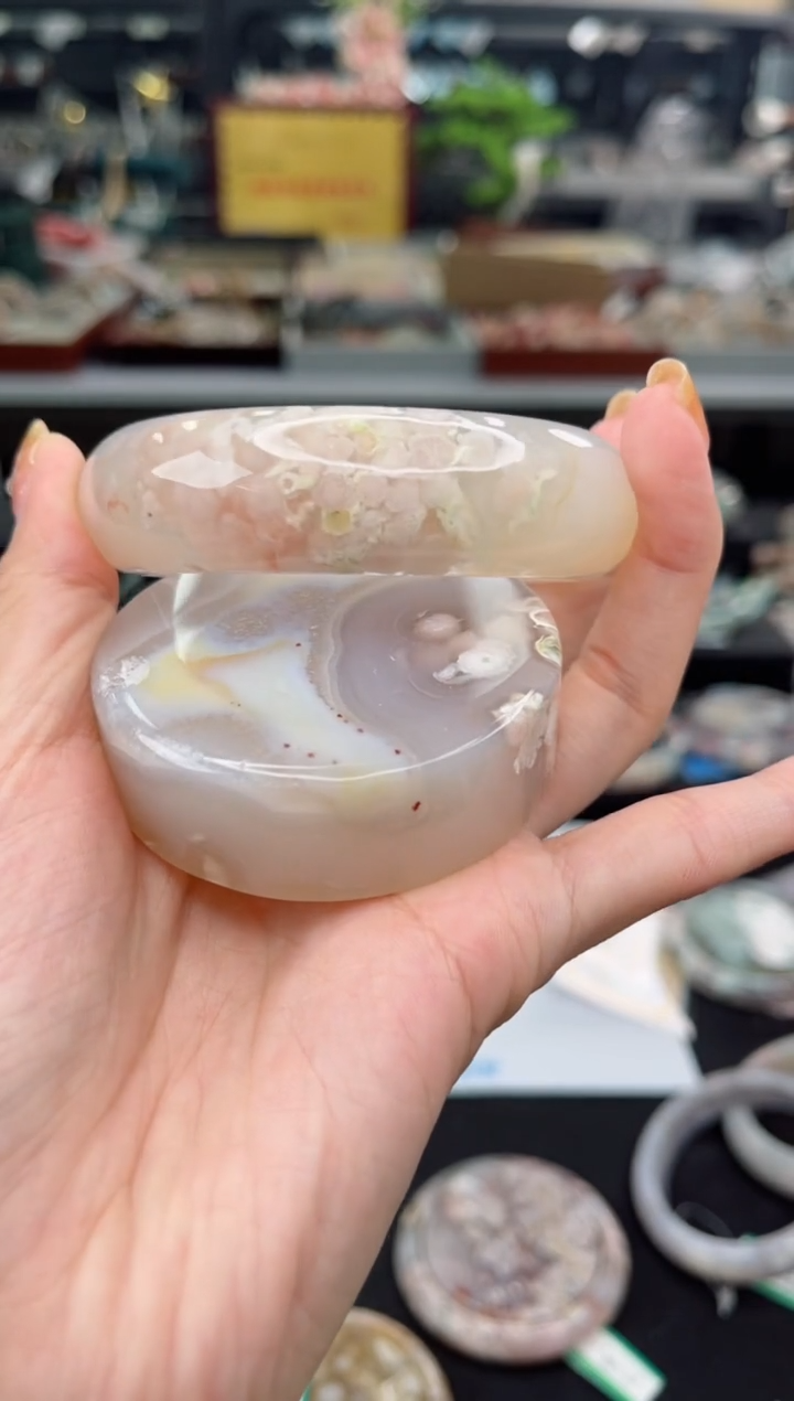 【闪购商品】石英质玉手镯未镶嵌61圈口（赠品镯心）6146579