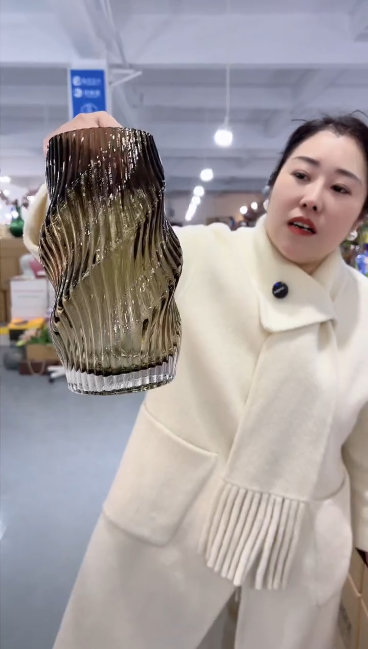 【闪购商品】玻璃唐总花瓶-微瑕-W2CB