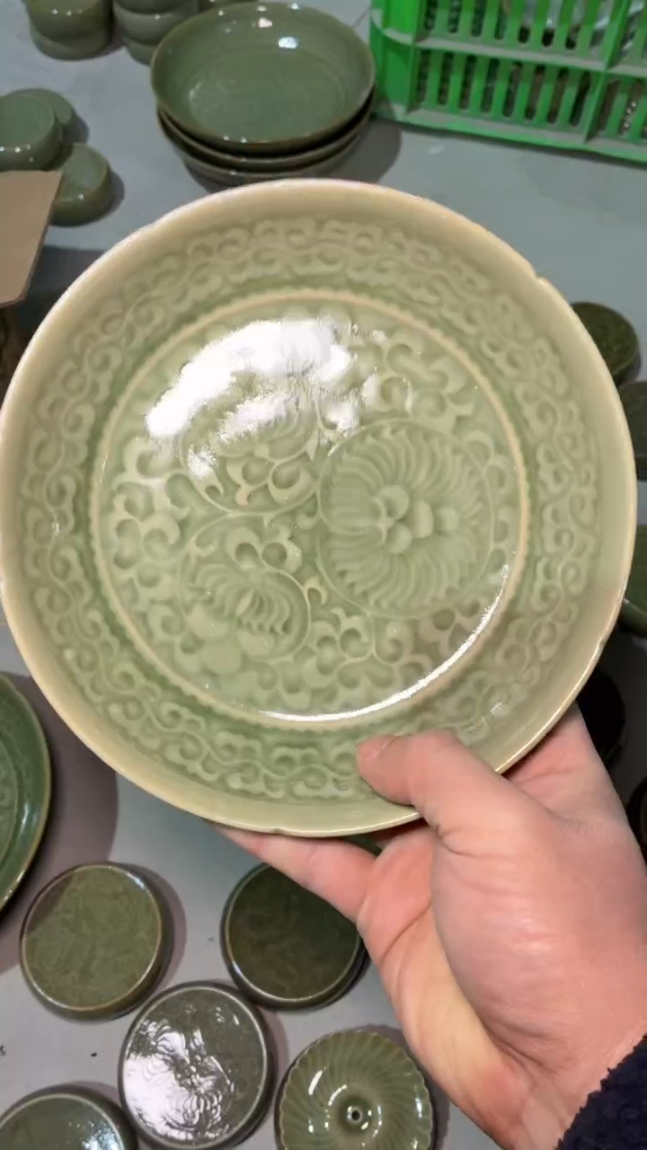 耀州窑仰山团菊盘大瑕